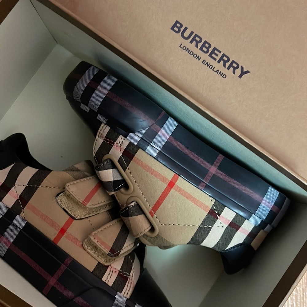 Burberry strap on sneakers